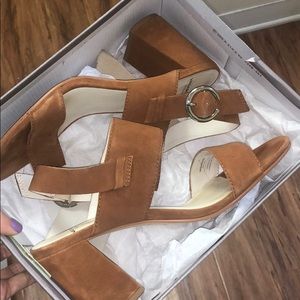 Vagabond tan brown suede sandal